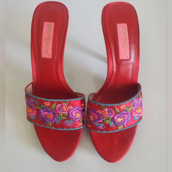 Betsey Johnson Janika Heels Mules Sandals Red Satin Embroidered Floral Size 7.5 - Picture 12 of 14